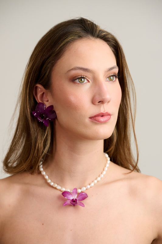 Collar perlas con orquidea morada