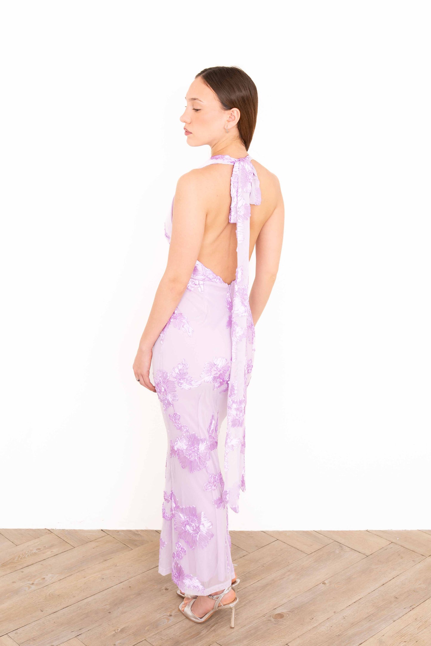 Vestido Largo Lila con Halter para Boda de Día