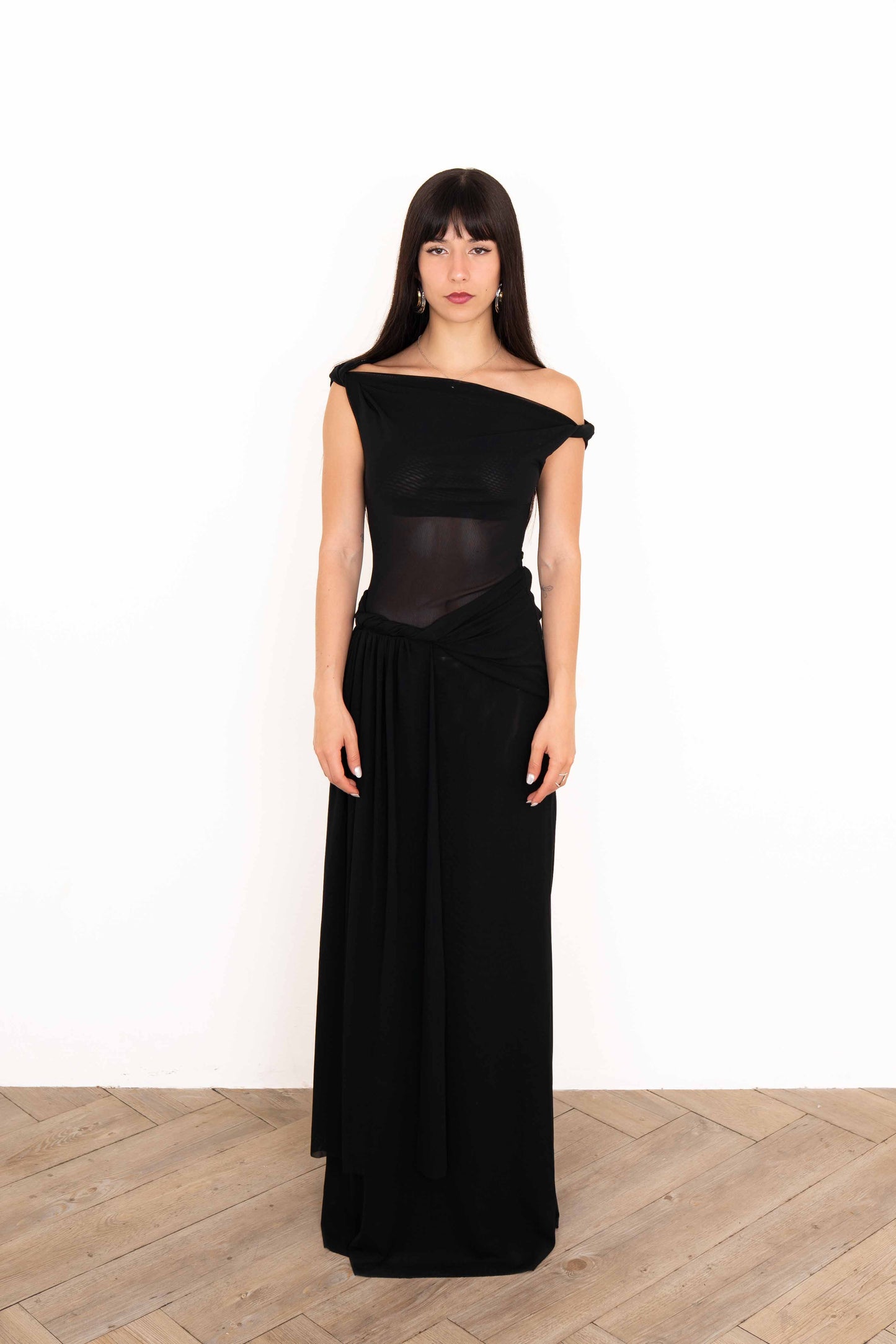 Vestido Largo Negro de Malla Torcida