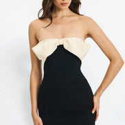 Vestido Midi Strapless Negro con Moño Marfil Corte Sirena