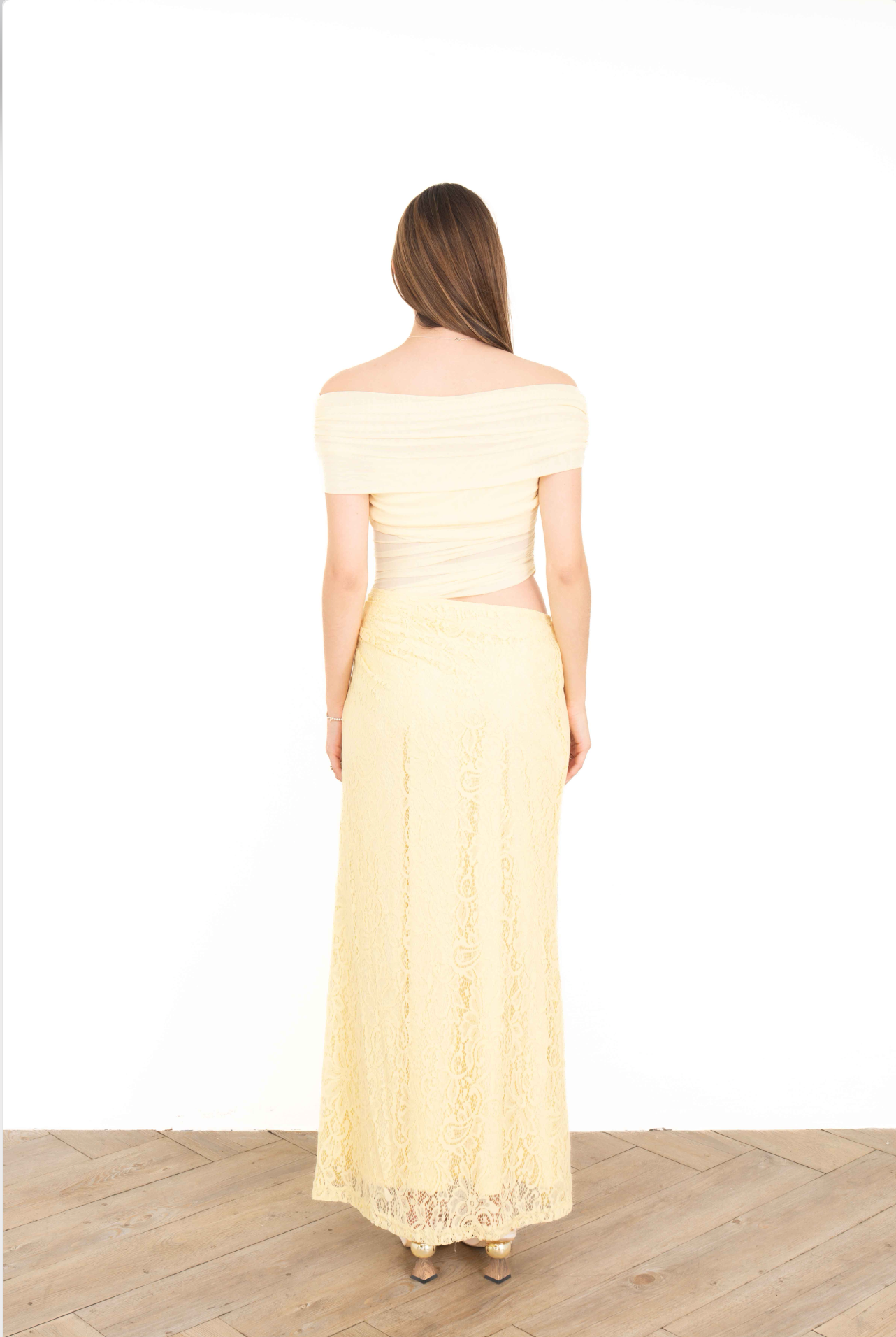 Vestido Midi Amarillo Pálido Hombros Caídos con Abertura