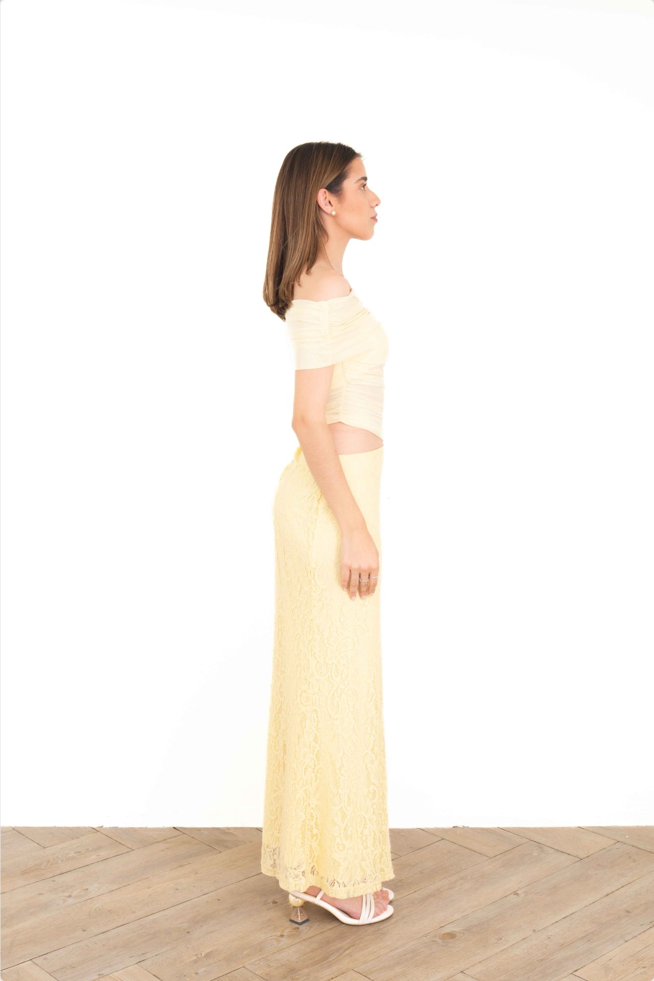 Vestido Midi Amarillo Pálido Hombros Caídos con Abertura