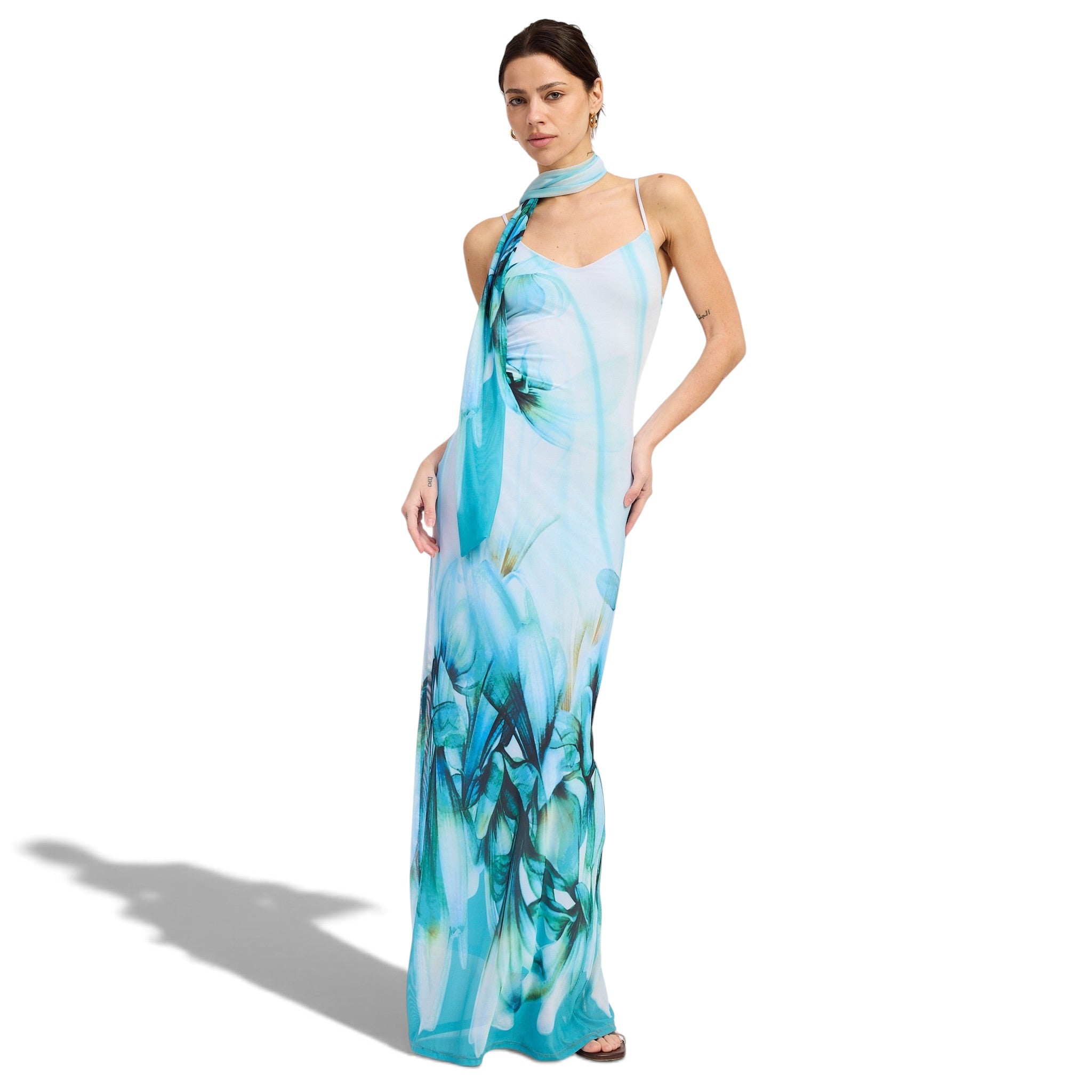 Vestido largo azul de mesh