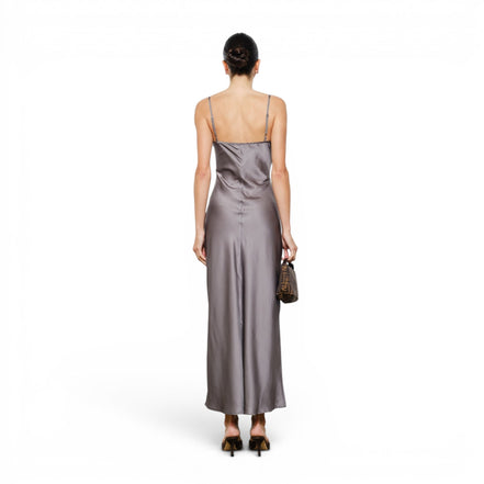 Vestido Largo Satinado Gris con Bordado y Tirantes