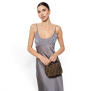 Vestido Largo Satinado Gris con Bordado y Tirantes
