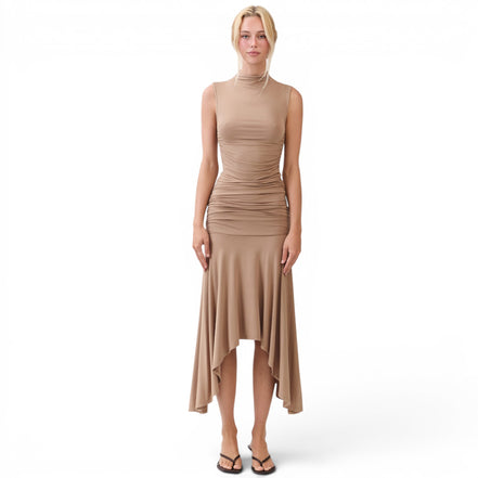 Vestido Midi Mocha con Cuello Alto y Dobladillo Pañuelo