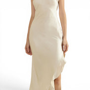 Vestido Midi Crema Strapless con Holán Asimétrico