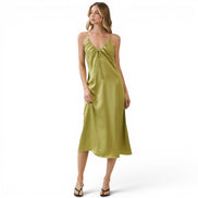 Vestido Midi Verde Olivo Satinado con Halter y Lazo