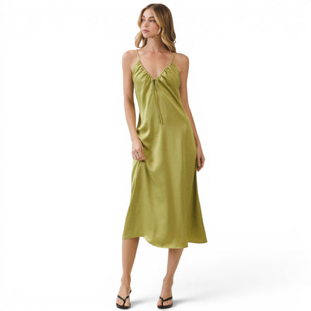 Vestido Midi Verde Olivo Satinado con Halter y Lazo