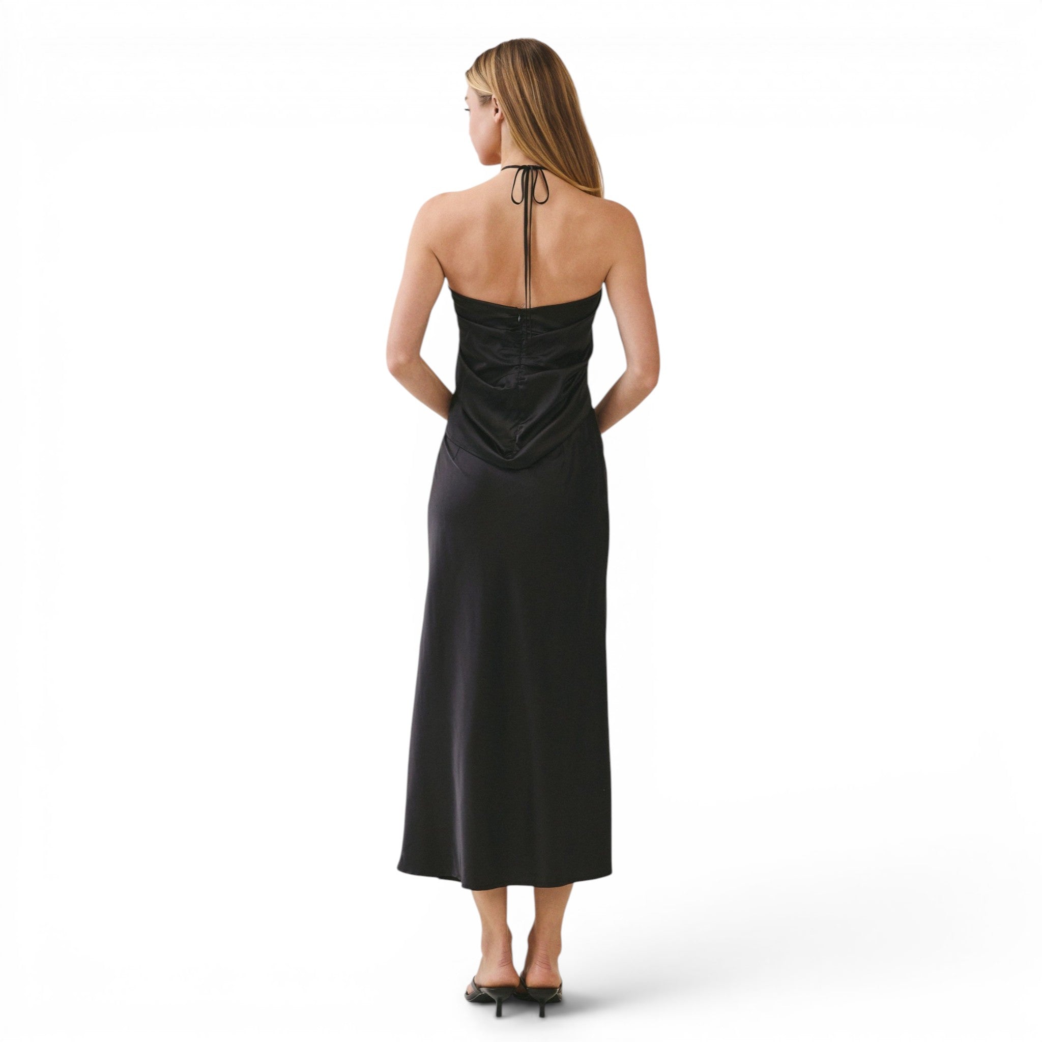 Conjunto Satinado Negro con Halter y Falda Midi