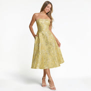 Vestido Midi Amarillo Brocado con Escote Corazón