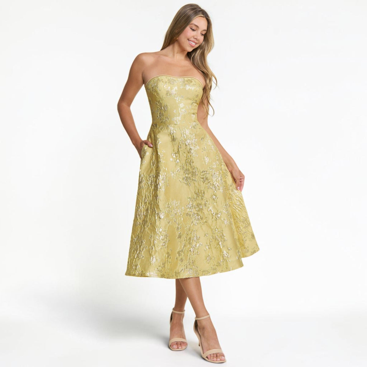 Vestido Midi Amarillo Brocado con Escote Corazón