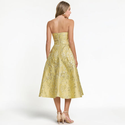 Vestido Midi Amarillo Brocado con Escote Corazón
