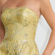 Vestido Midi Amarillo Brocado con Escote Corazón