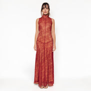 Vestido Largo Rojo Encaje con Cuello Alto y Transparencia