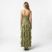 Vestido Largo Strapless con Olanes en Cascada y Escote Corazón Oliva