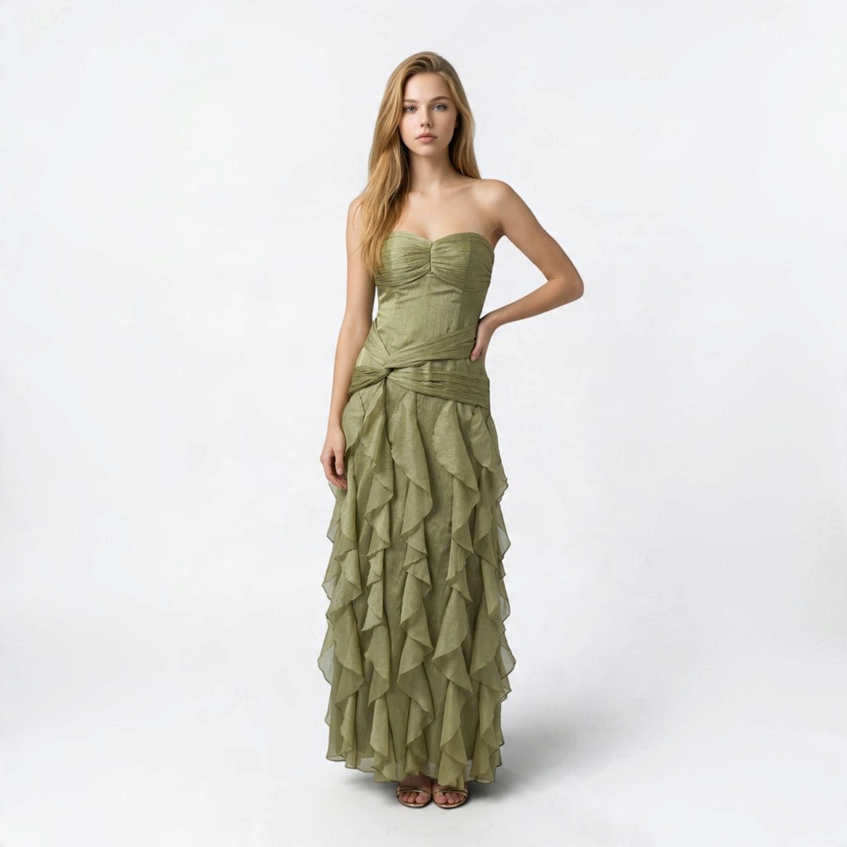Vestido Largo Strapless con Olanes en Cascada y Escote Corazón Oliva