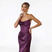 Vestido Largo Strapless Satinado Berenjena con Abertura