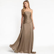 Vestido Largo Strapless Drapeado Mocha con Cola