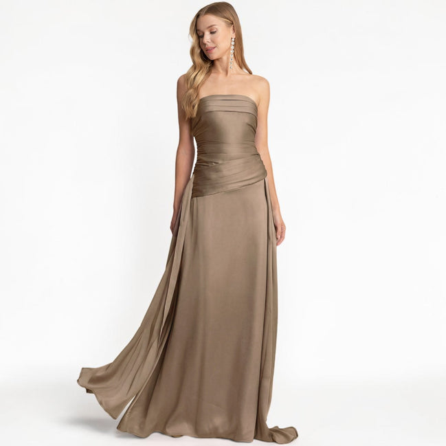 Vestido Largo Strapless Drapeado Mocha con Cola