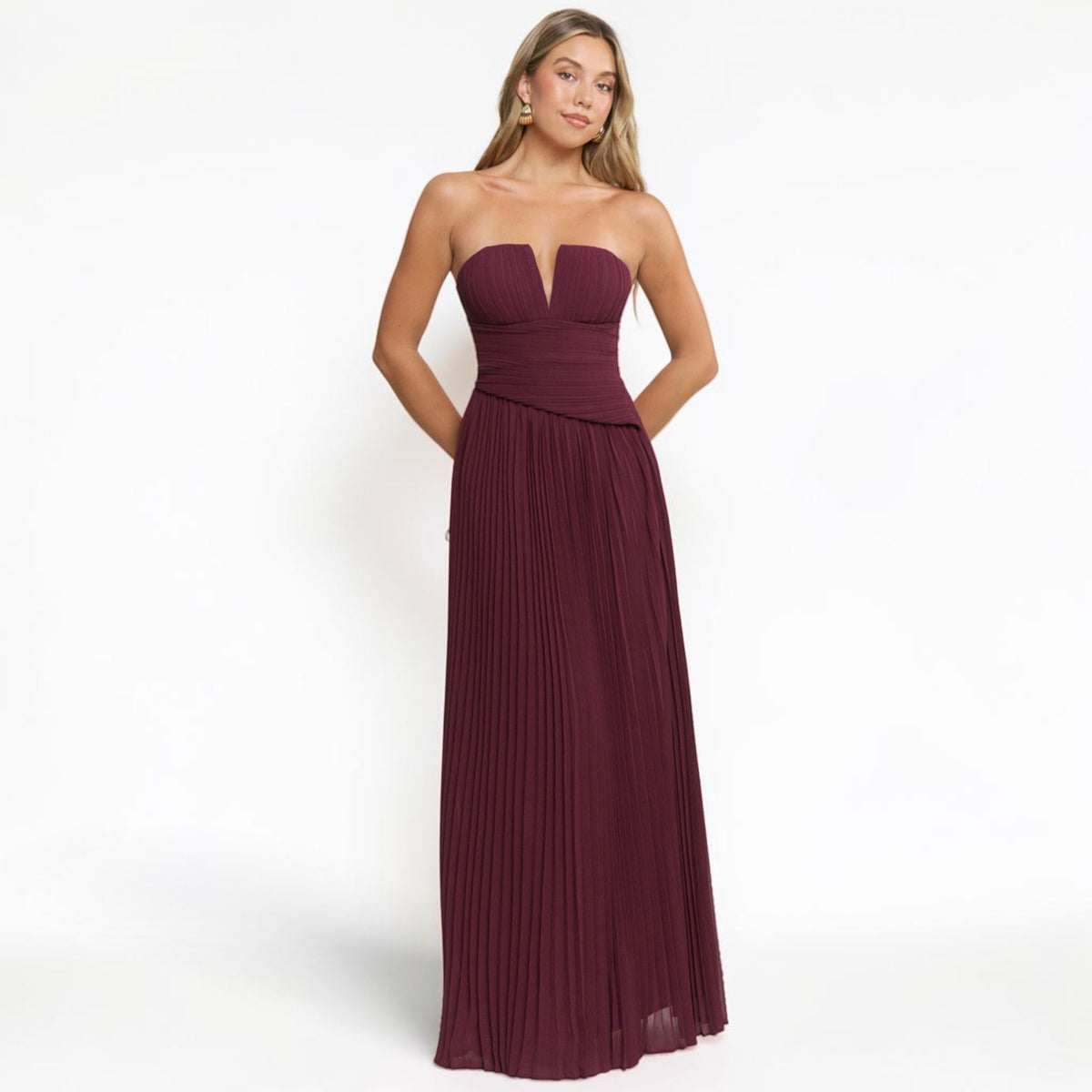 Vestido Largo Strapless Plisado Vino con Escote V