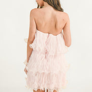Espalda de vestido corto strapless rosa de olanes