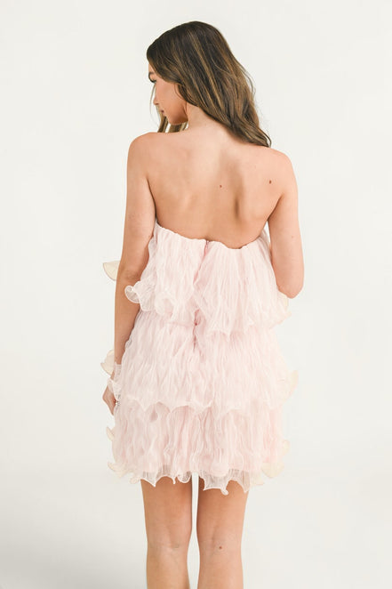 Espalda de vestido corto strapless rosa de olanes