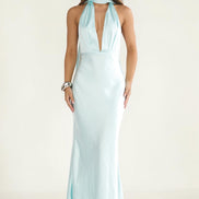 Vestido largo azul bebé con halter para boda