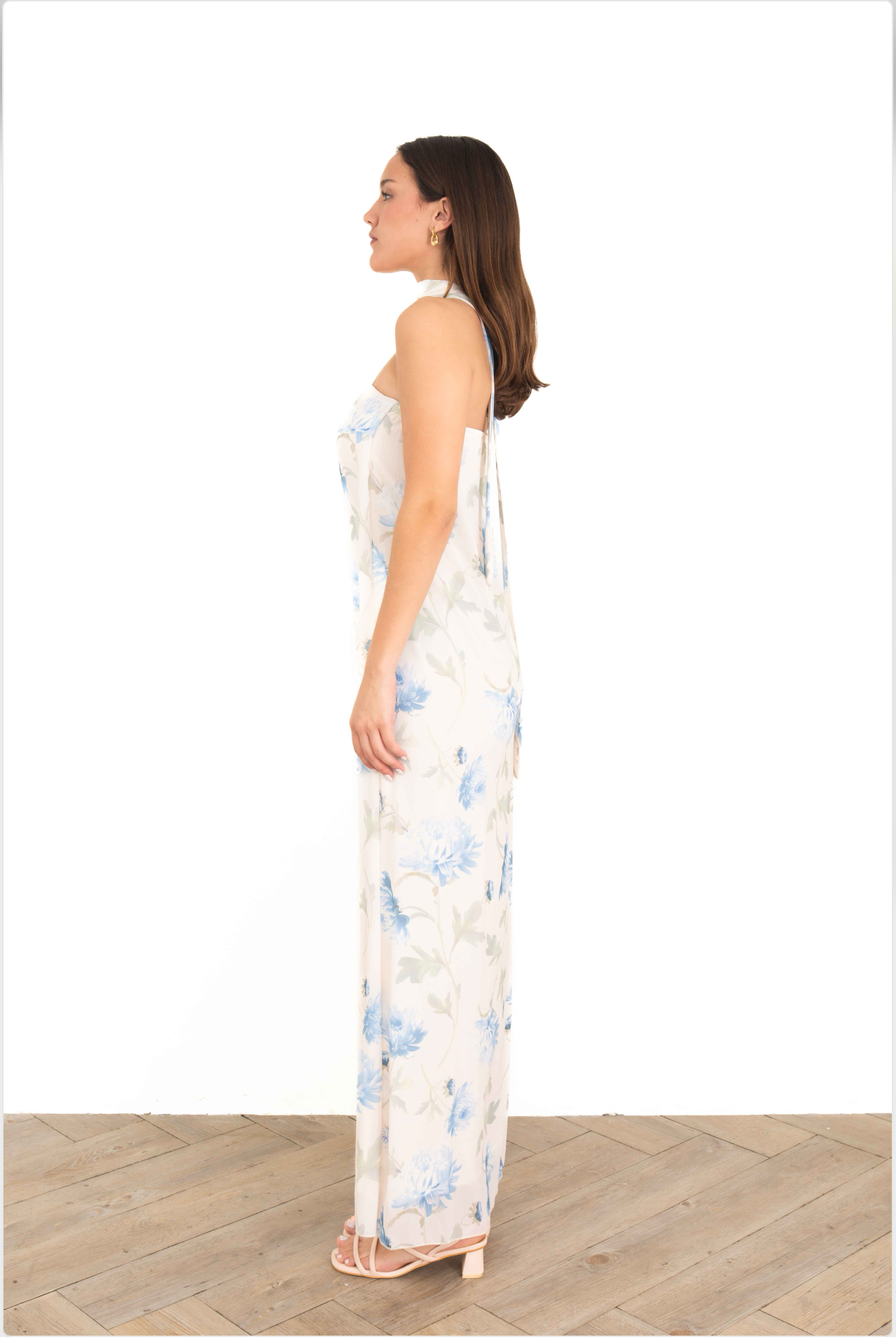 Vestido largo floral marfil strapless de perfil izquierdo