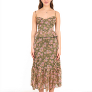 Vestido largo floral olivo con capas para boda de jardín