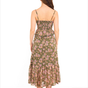 Espalda de vestido largo floral olivo con capas
