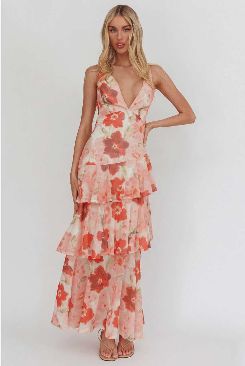 Vestido largo floral rosa de tirantes para invitada de boda