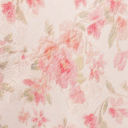 Detalle de la flor del vestido rosa