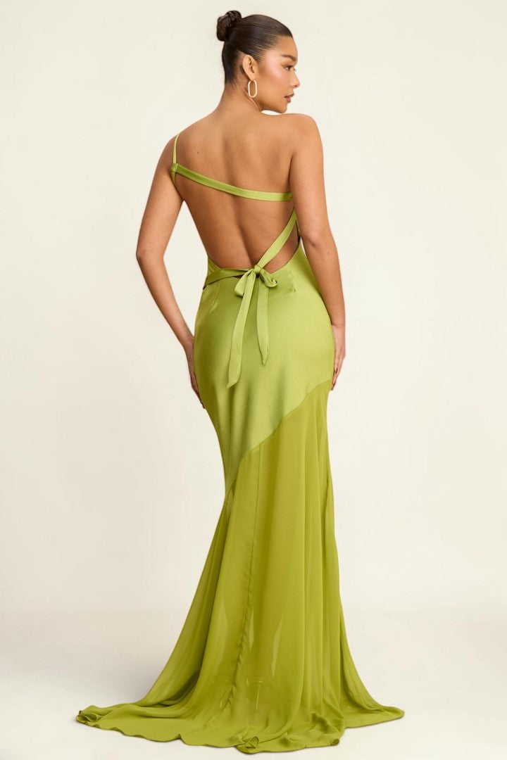 Espalda de vestido largo verde lima de un hombro