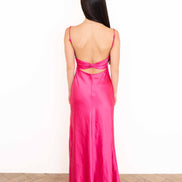 Espalda cruzada de vestido midi de satín fucsia