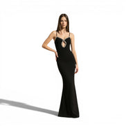 Vestido Largo Negro con Escote V y Detalle de Pedrería